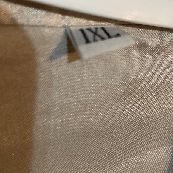 HOST PICK 🌸Floral satin like robe 1XL - Picture 3 of 9